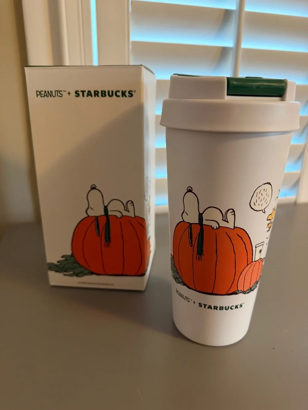 White Starbucks x Peanuts Snoopy tumbler